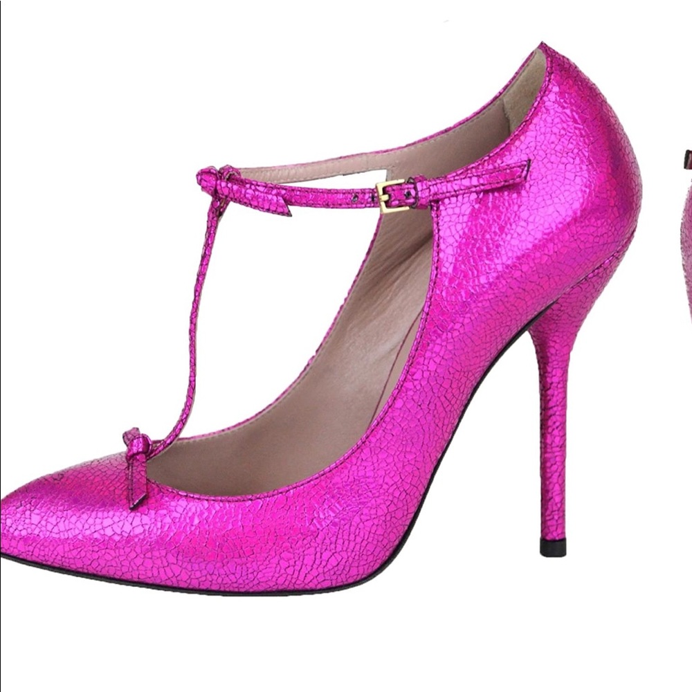 Gucci Crackled Metallic Leather Bow T-Strap Pumps 323494